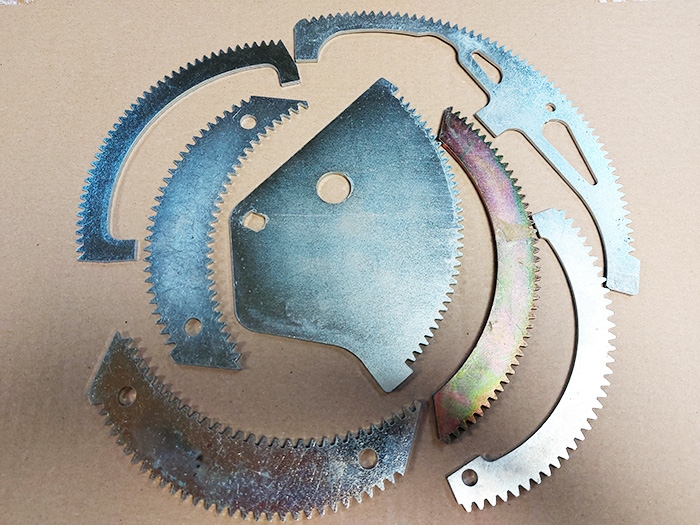 Ablakemelő fogasívek